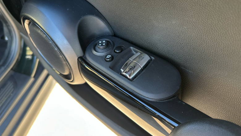 MINI Hatchback 135kW Cooper S Resolute Edition 33kWh 3dr Auto Electric Hatchback